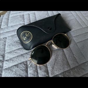 Circular Ray-Ban sunglasses